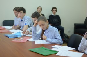 В Саратовской семинарии прошел конкурс для школьников «Молодежь. Общество. Будущее»