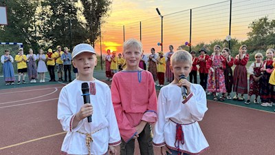 В «Солнечном» прошла веселая и красочная вечёрка