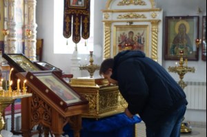 Мощам святителя Иннокентия, епископа Саратовского и Пензенского, поклонились верующие Аткарска и Петровска