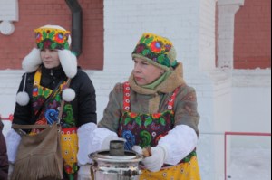 На традиционный зимний праздник в Покровском храме пригласили членов общества слепых и подопечных центра помощи семье и детям