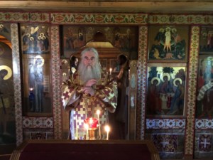 Божественная литургия в храме-часовне в честь иконы Божией Матери «Достойно есть» с. Великово (Костромская область)
