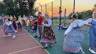 В «Солнечном» прошла веселая и красочная вечёрка