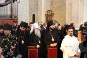 Представители делегации Русской Православной Церкви совершили Литургию в Базилике святителя Николая Чудотворца в г. Бари (Италия) и приняли участие в церемонии передачи мощей святителя