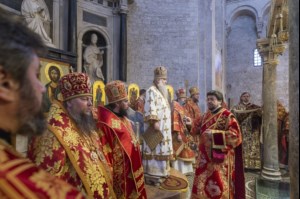 В день памяти святителя Николая Чудотворца Митрополит Лонгин возглавил Литургию в верхнем храме базилики святителя Николая г. Бари (Италия)