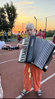 В «Солнечном» прошла веселая и красочная вечёрка