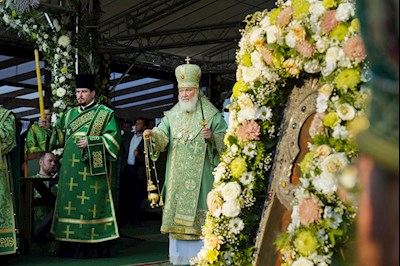 Митрополит Игнатий принял участие во всенощном бдении в Свято-Троицкой Сергиевой Лавре