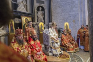 В день памяти святителя Николая Чудотворца Митрополит Лонгин возглавил Литургию в верхнем храме базилики святителя Николая г. Бари (Италия)