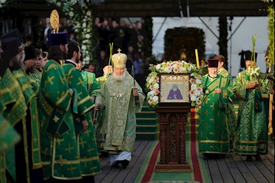 Митрополит Игнатий принял участие во всенощном бдении в Свято-Троицкой Сергиевой Лавре