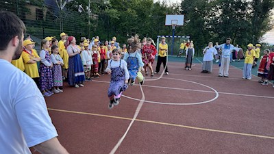 В «Солнечном» прошла веселая и красочная вечёрка