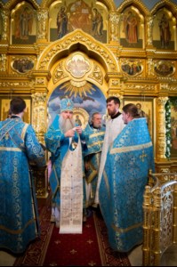Литургия в Свято-Троицком кафедральном соборе Саратова