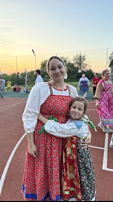 В «Солнечном» прошла веселая и красочная вечёрка
