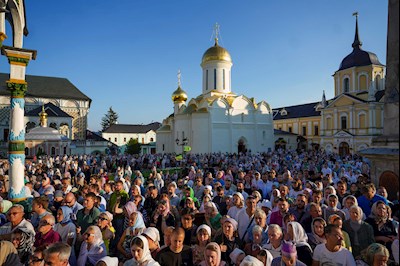 Митрополит Игнатий принял участие во всенощном бдении в Свято-Троицкой Сергиевой Лавре