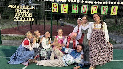 В «Солнечном» прошла веселая и красочная вечёрка