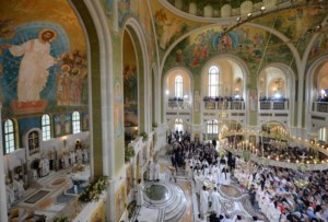 Митрополит Лонгин принял участие в великом освящении нового храма Воскресения Христова и Новомучеников и Исповедников Церкви Русской в московском Сретенском монастыре