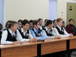 В гимназии прошел круглый стол по итогам проекта «Святые маяки русской истории: подвиг новомучеников»