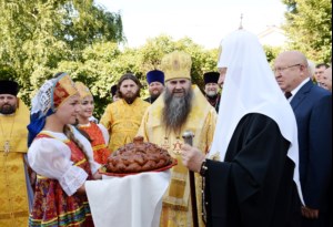 Митрополит Лонгин сослужил Святейшему Патриарху Кириллу на Божественной литургии в Воскресенском кафедральном соборе г. Арзамаса
