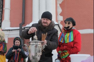 На традиционный зимний праздник в Покровском храме пригласили членов общества слепых и подопечных центра помощи семье и детям