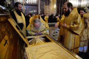 Митрополит Лонгин сослужил Святейшему Патриарху Кириллу на Литургии в Храме Христа Спасителя в годовщину его интронизации