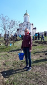 Прихожане саратовских храмов разбили сад в Солнечном