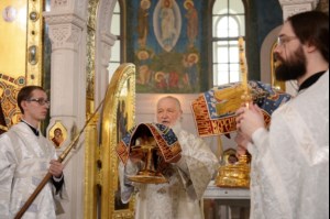 Митрополит Лонгин принял участие в великом освящении нового храма Воскресения Христова и Новомучеников и Исповедников Церкви Русской в московском Сретенском монастыре