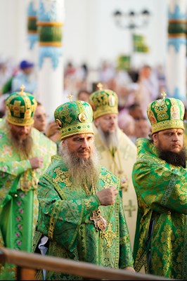 Митрополит Игнатий принял участие во всенощном бдении в Свято-Троицкой Сергиевой Лавре