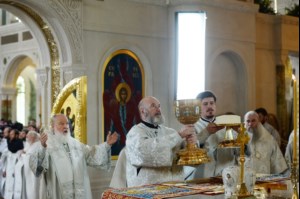 Митрополит Лонгин принял участие в великом освящении нового храма Воскресения Христова и Новомучеников и Исповедников Церкви Русской в московском Сретенском монастыре