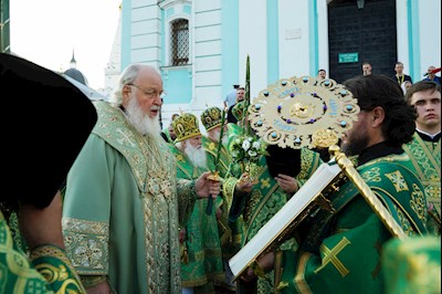 Митрополит Игнатий принял участие во всенощном бдении в Свято-Троицкой Сергиевой Лавре