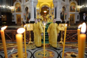 Митрополит Лонгин сослужил Святейшему Патриарху Кириллу на Литургии в Храме Христа Спасителя в годовщину его интронизации