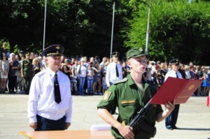 Священник принял участие в церемонии принятия военной присяги