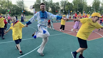 В «Солнечном» прошла веселая и красочная вечёрка