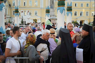 Митрополит Игнатий принял участие во всенощном бдении в Свято-Троицкой Сергиевой Лавре