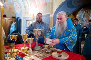 Литургия в Свято-Троицком кафедральном соборе Саратова