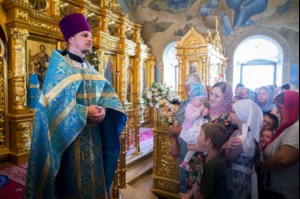 Литургия в Свято-Троицком кафедральном соборе Саратова