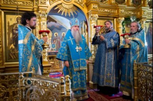 Литургия в Свято-Троицком кафедральном соборе Саратова
