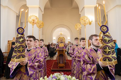 Митрополит Игнатий совершил Великую вечерню в соединении с Литургией святителя Василия Великого в Свято-Алексиевском женском монастыре г. Саратова
