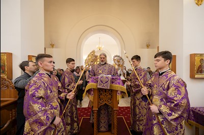 Митрополит Игнатий совершил Великую вечерню в соединении с Литургией святителя Василия Великого в Свято-Алексиевском женском монастыре г. Саратова