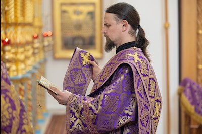 Митрополит Игнатий совершил Великую вечерню в соединении с Литургией святителя Василия Великого в Свято-Алексиевском женском монастыре г. Саратова
