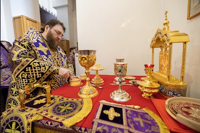 Митрополит Игнатий совершил Великую вечерню в соединении с Литургией святителя Василия Великого в Свято-Алексиевском женском монастыре г. Саратова