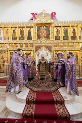 Митрополит Игнатий совершил Великую вечерню в соединении с Литургией святителя Василия Великого в Свято-Алексиевском женском монастыре г. Саратова