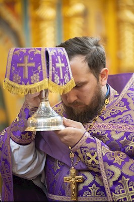 Митрополит Игнатий совершил Великую вечерню в соединении с Литургией святителя Василия Великого в Свято-Алексиевском женском монастыре г. Саратова
