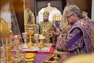Митрополит Игнатий совершил Великую вечерню в соединении с Литургией святителя Василия Великого в Свято-Алексиевском женском монастыре г. Саратова