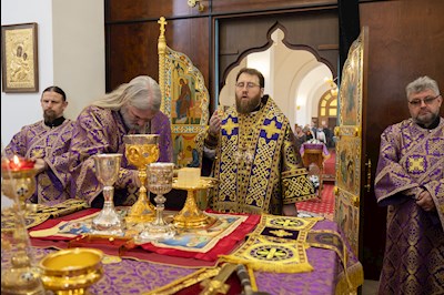 Митрополит Игнатий совершил Великую вечерню в соединении с Литургией святителя Василия Великого в Свято-Алексиевском женском монастыре г. Саратова