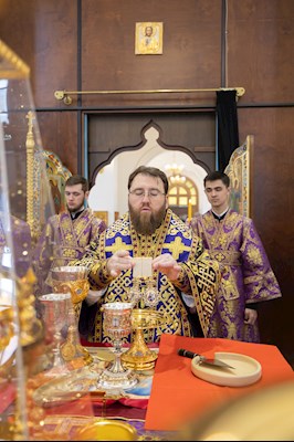Митрополит Игнатий совершил Великую вечерню в соединении с Литургией святителя Василия Великого в Свято-Алексиевском женском монастыре г. Саратова
