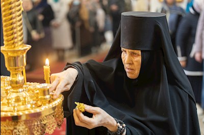 Митрополит Игнатий совершил Великую вечерню в соединении с Литургией святителя Василия Великого в Свято-Алексиевском женском монастыре г. Саратова
