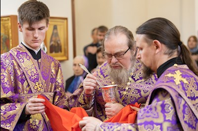 Митрополит Игнатий совершил Великую вечерню в соединении с Литургией святителя Василия Великого в Свято-Алексиевском женском монастыре г. Саратова