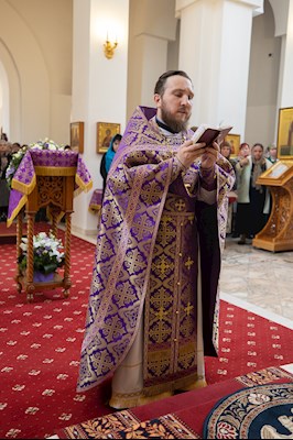 Митрополит Игнатий совершил Великую вечерню в соединении с Литургией святителя Василия Великого в Свято-Алексиевском женском монастыре г. Саратова