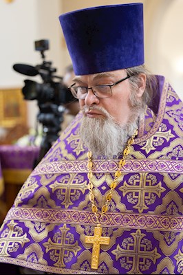 Митрополит Игнатий совершил Великую вечерню в соединении с Литургией святителя Василия Великого в Свято-Алексиевском женском монастыре г. Саратова
