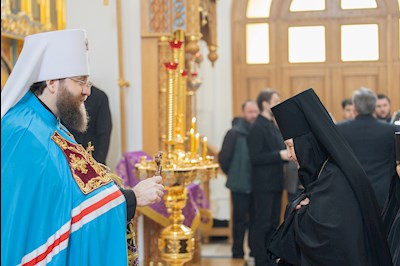Митрополит Игнатий совершил Великую вечерню в соединении с Литургией святителя Василия Великого в Свято-Алексиевском женском монастыре г. Саратова