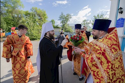 Митрополит Игнатий совершил Божественную литургию в храме в честь иконы Божией Матери «Нечаянная Радость» г. Саратова