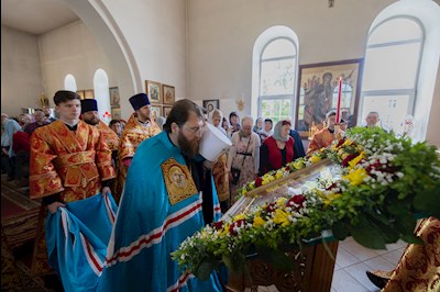 Митрополит Игнатий совершил Божественную литургию в храме в честь иконы Божией Матери «Нечаянная Радость» г. Саратова
